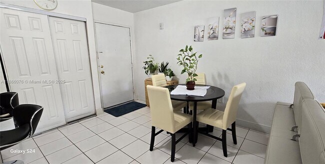 Foto del edificio - 816 NW 87th Ave