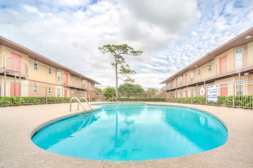 Royal Wayside 1010 Wayside Dr Houston, TX Apartments for Rent in