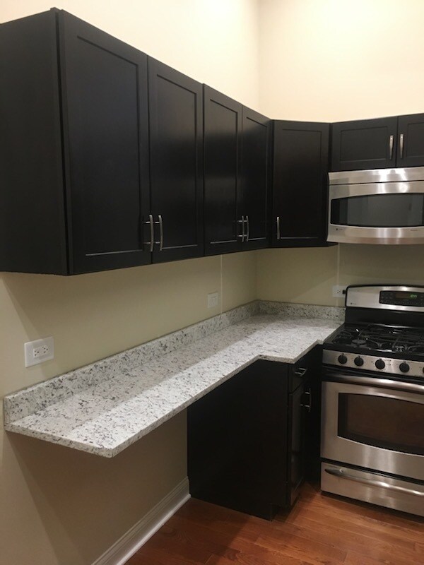 Building Photo - 2621 W 71st St