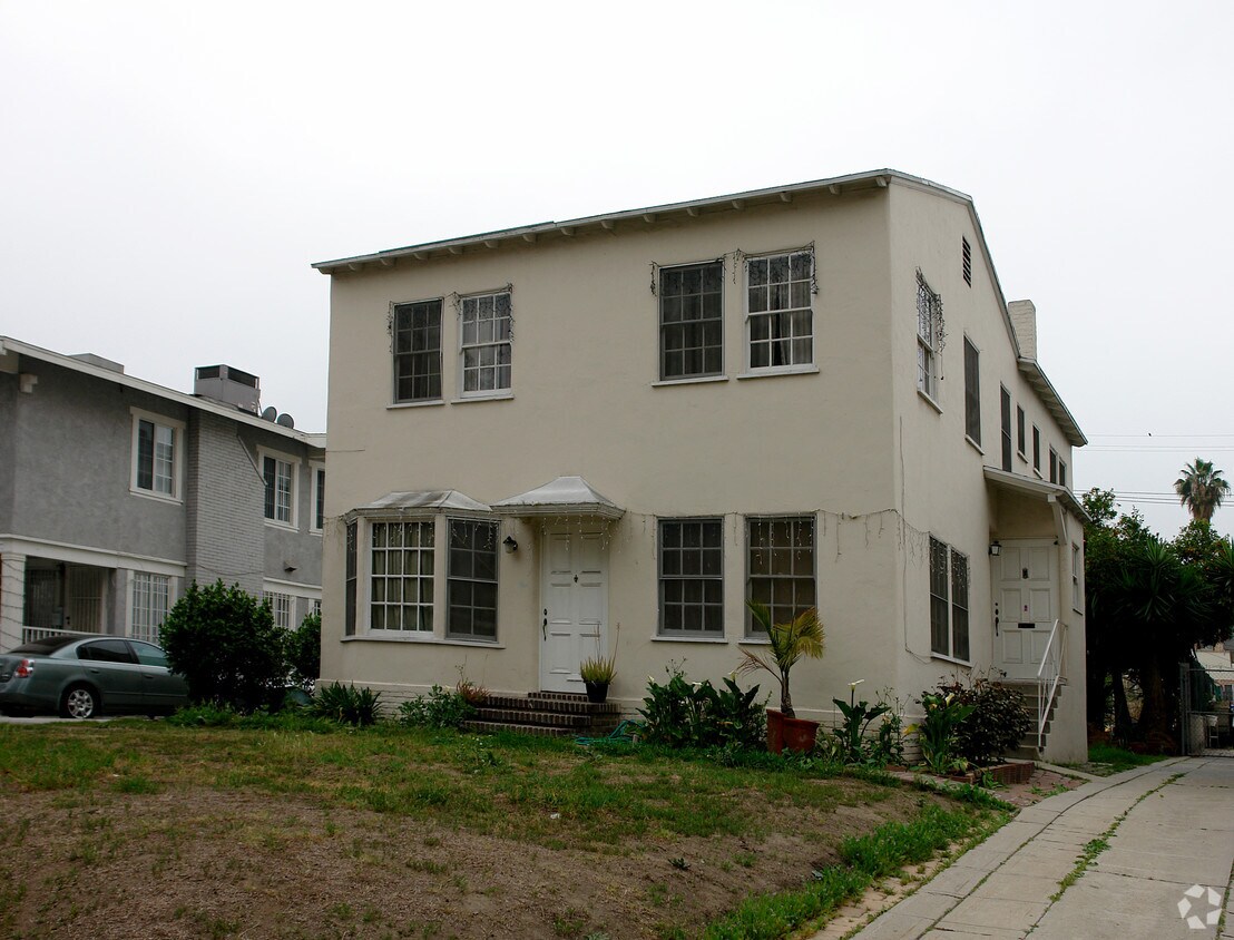 Building Photo - 549 N Heliotrope Dr