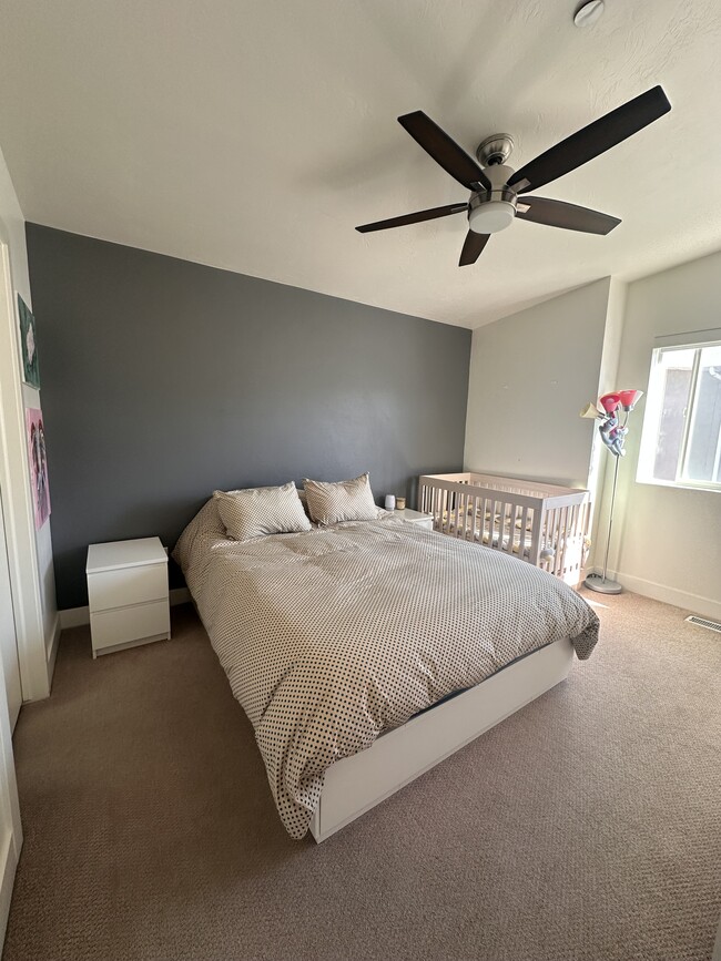 Building Photo - 1037 W Rooftop Dr