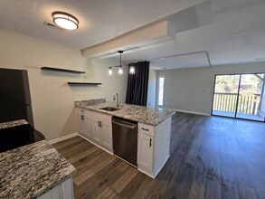 Building Photo - 3071 Huntleigh Dr