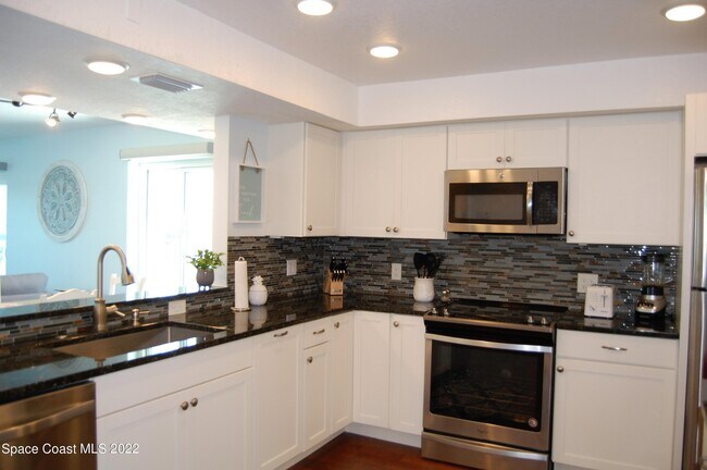 Building Photo - 1700 Commodore Blvd