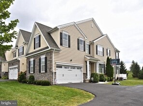 Building Photo - 2007 Pleasant Valley Dr