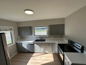 Building Photo - 328-328 W Victoria Ave