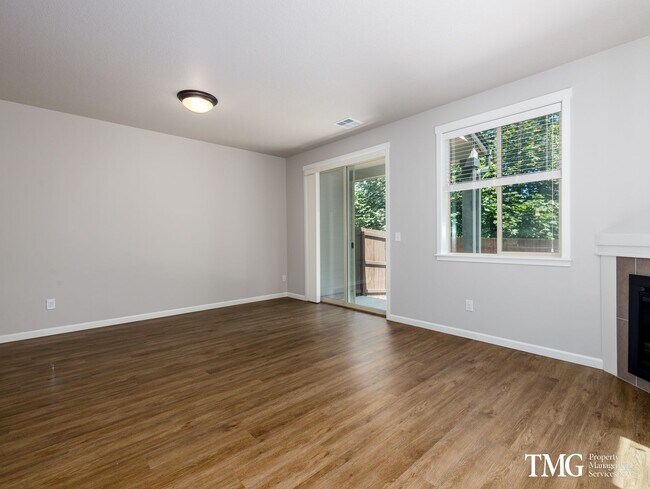 Foto del edificio - Modern 3BR Townhome with Luxury Finishes, ...