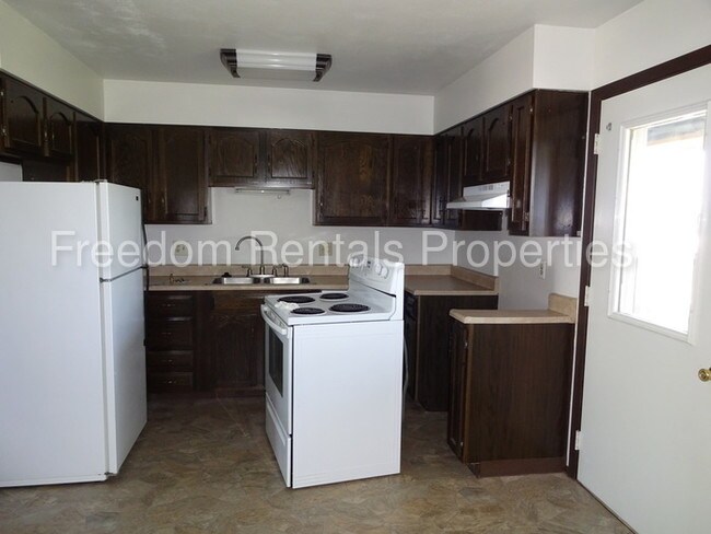 Building Photo - 233 Kates Dr