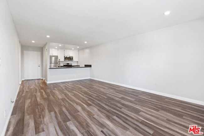 Foto del edificio - 16550 Vanowen St