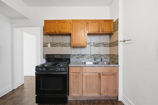 Foto del edificio - 3752 W Division St