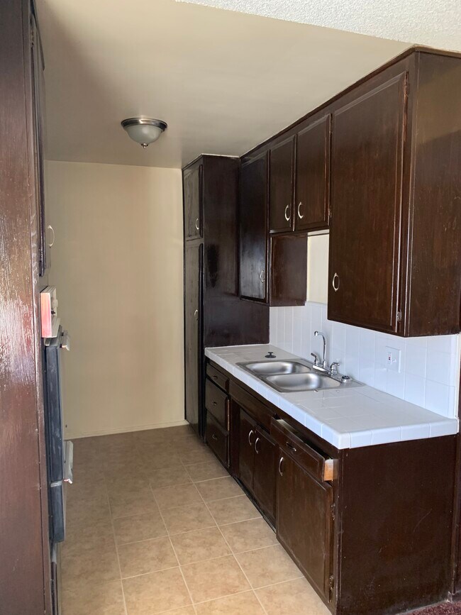 Kitchen - 4828 August St