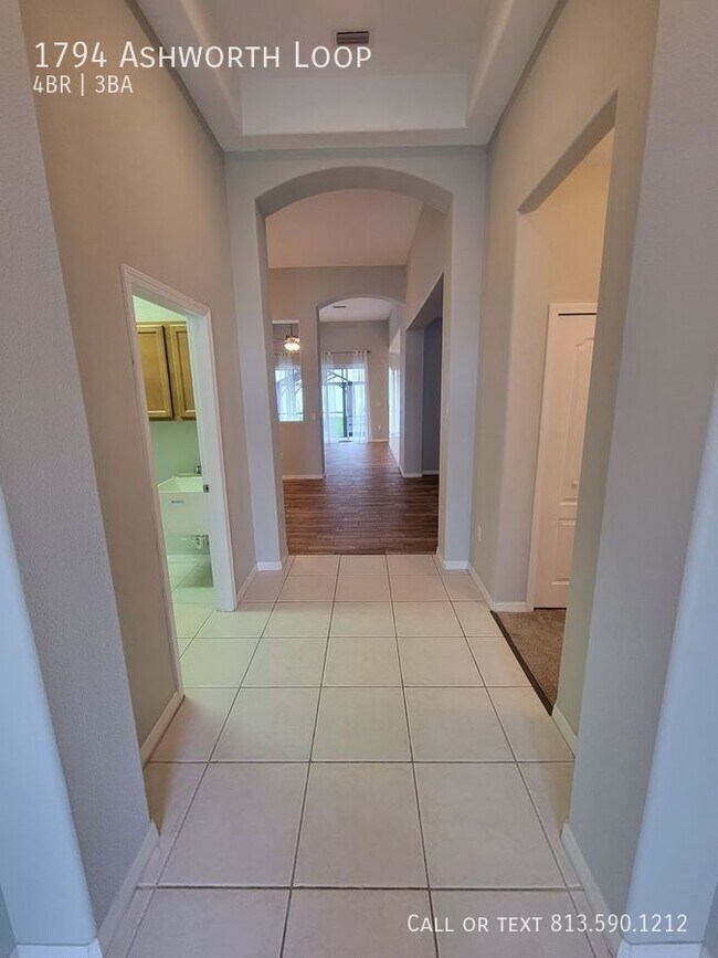 Building Photo - Beautiful Lakeland Home