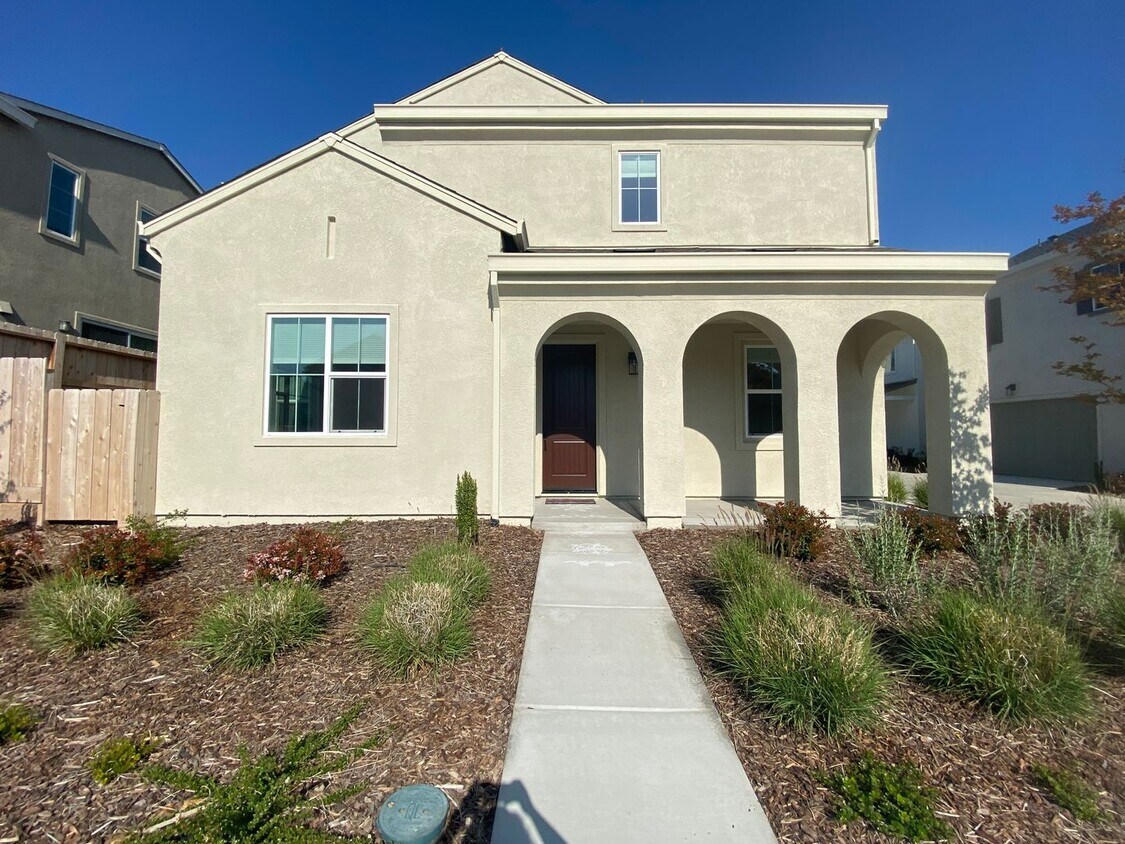 Primary Photo - Beautiful Newer Folsom 4 Bedroom!