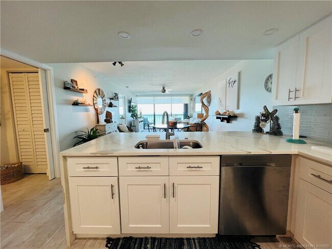 Foto del edificio - 8880 S Ocean Dr