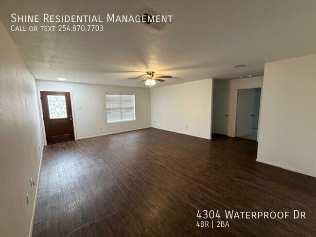 Foto del edificio - 4304 Waterproof Dr