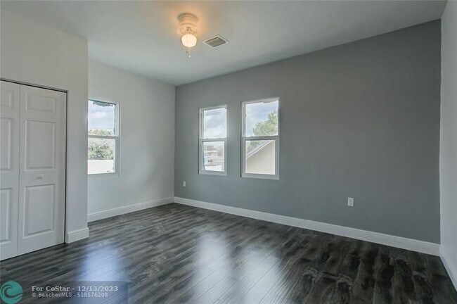 Foto del edificio - 1833 Taylor St