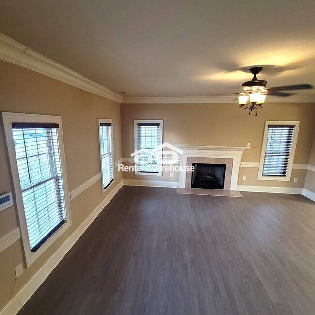 Building Photo - Lovely 4 bedroom!!