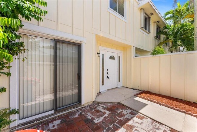 Foto del edificio - 6175 Riverwalk Ln