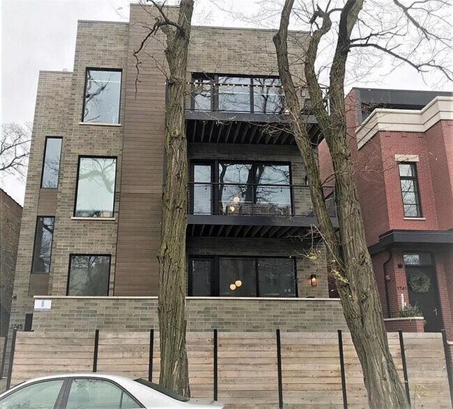 Foto del edificio - 1745 N Hoyne Ave