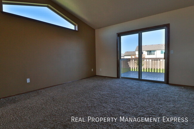 Foto del edificio - Spacious 4 Bedroom 2 Bathroom Single Famil...