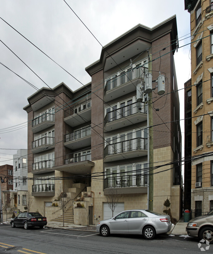 Primary Photo - 34 48th St