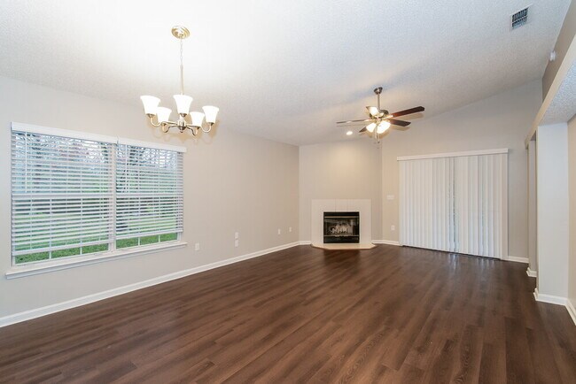 Building Photo - 7410 Carriage Side Ct