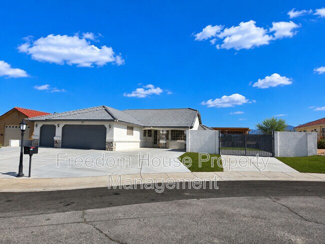 Building Photo - 3630 E Vineyard Dr N