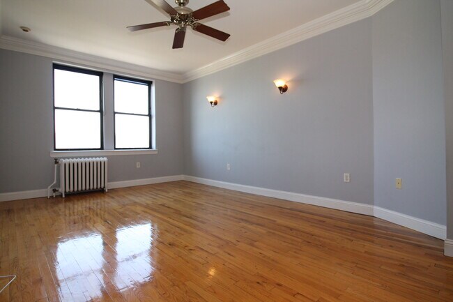 Building Photo - 883 Boulevard E