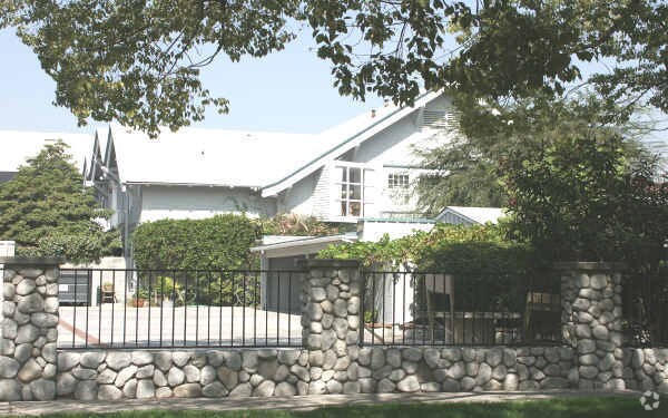 Foto principal - 55 Arlington Dr