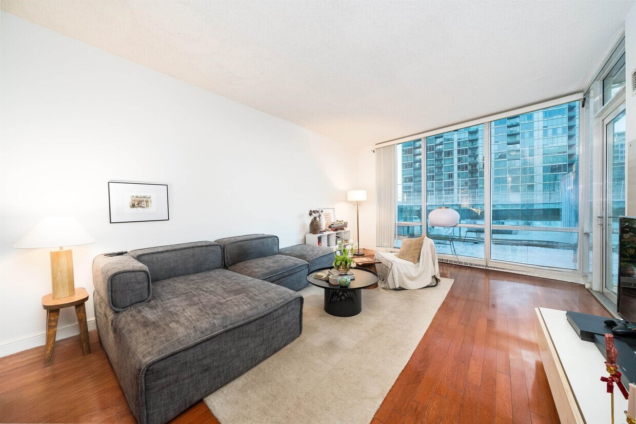 Foto principal - 20 Newport Pkwy