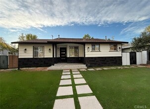 Building Photo - 9123 Woodley Ave