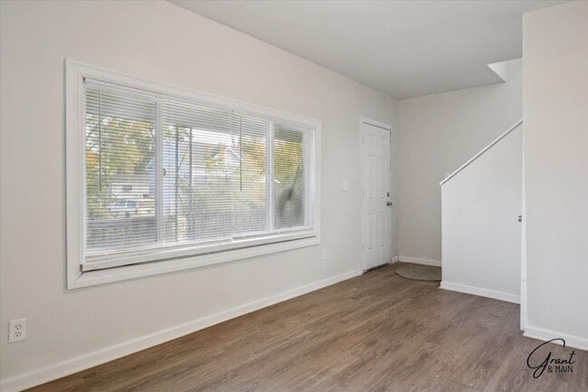 Foto del edificio - $1200 2 bedroom large home