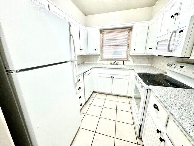 Building Photo - 3221 33rd St