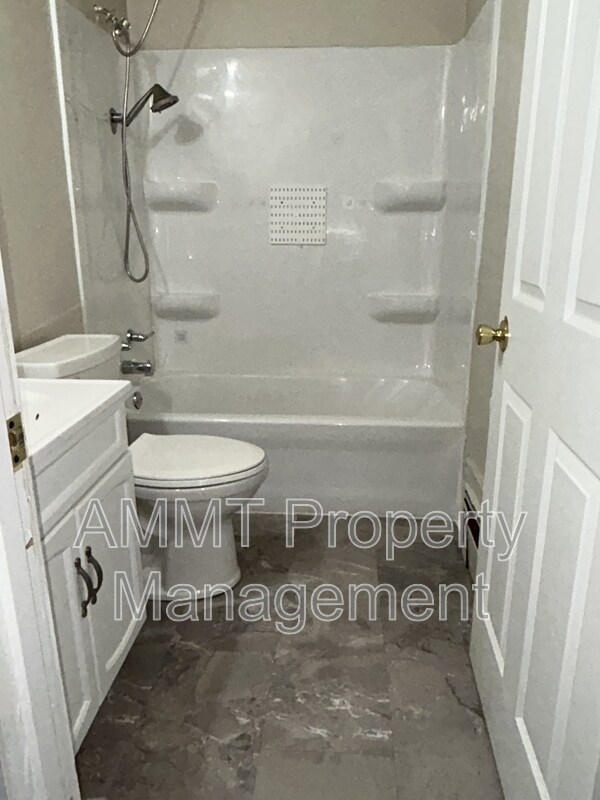 Building Photo - 2833 3rd Ave SE