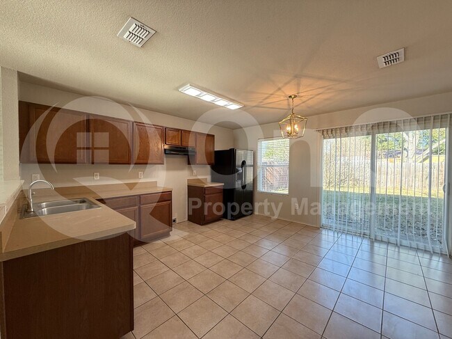 Foto del edificio - 262 Turning Tree Rd