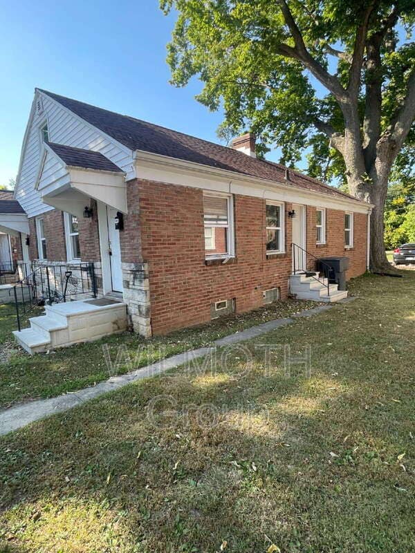 Building Photo - 615 N Tibbs Ave