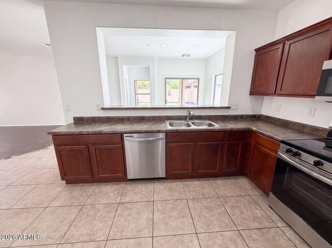 Building Photo - 934 E Overlin Dr