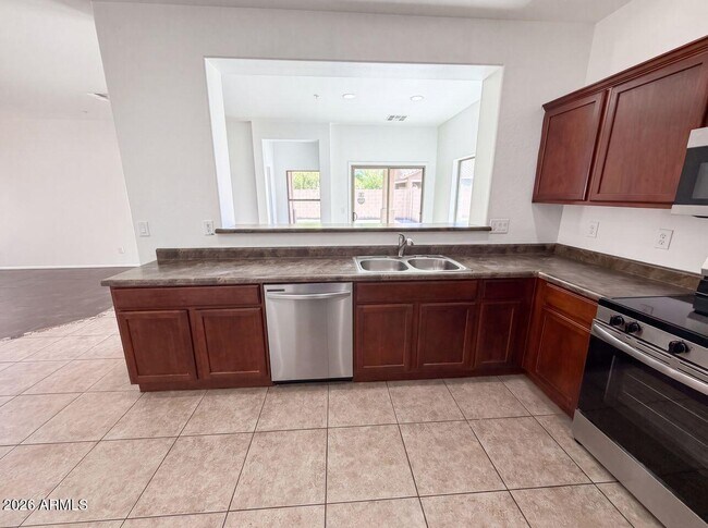 Foto del edificio - 934 E Overlin Dr