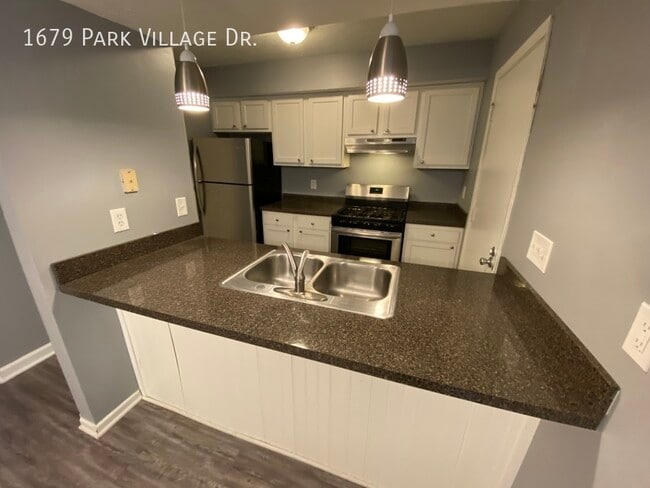 Building Photo - Updated 2bed/2.5bath Townhome in Worthingt...