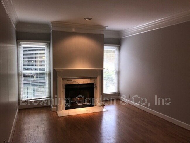 Foto del edificio - 302 Sloan Rd