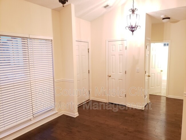 Foto del edificio - 905 Weatherside Ct