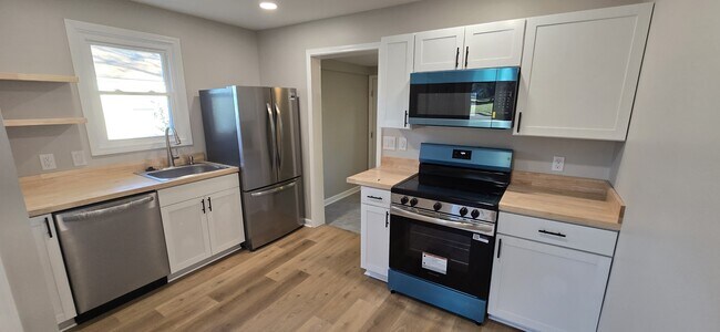 Foto del edificio - 2503 Cornell Dr NW