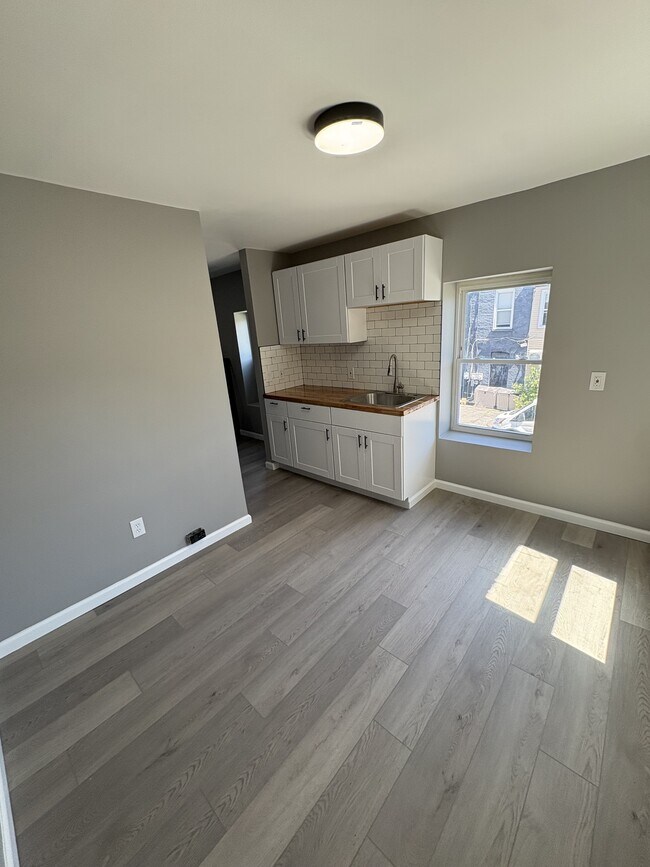 Building Photo - 662 2nd Ave