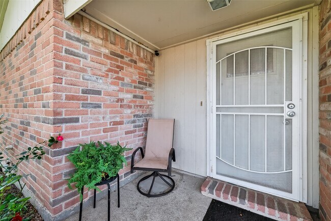 Building Photo - 10738 Highland Woods Dr