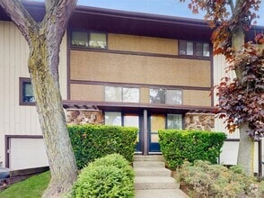 Building Photo - 211 Skokie Blvd
