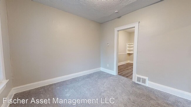 Building Photo - 2 br, 1 bath Apartment - 3205 Denison Ave....