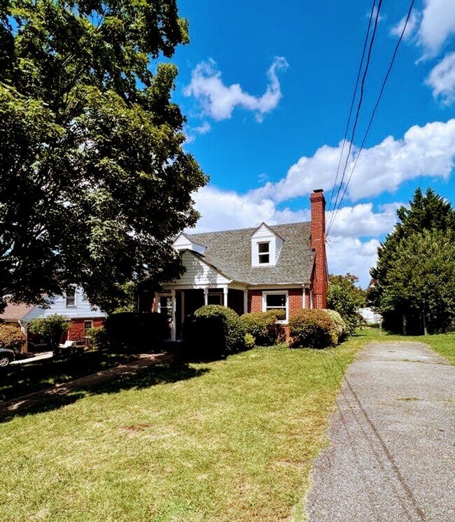 Foto del edificio - 3 Bedroom Home in Lynchburg