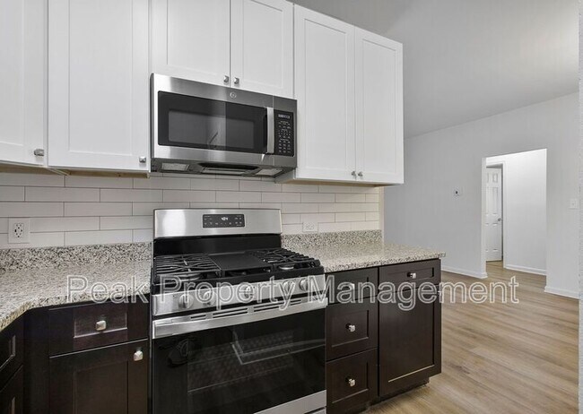 Building Photo - 830 Brassie Ln