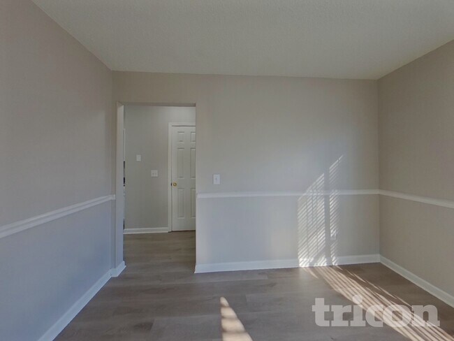 Foto del edificio - 409 Glen Eagle Cir