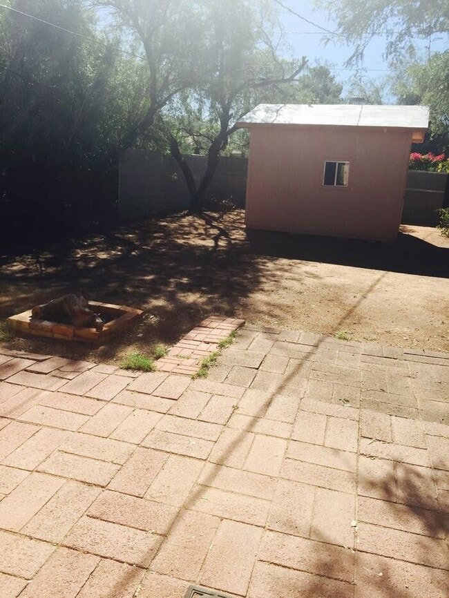 Building Photo - Charming Sam Hughes!