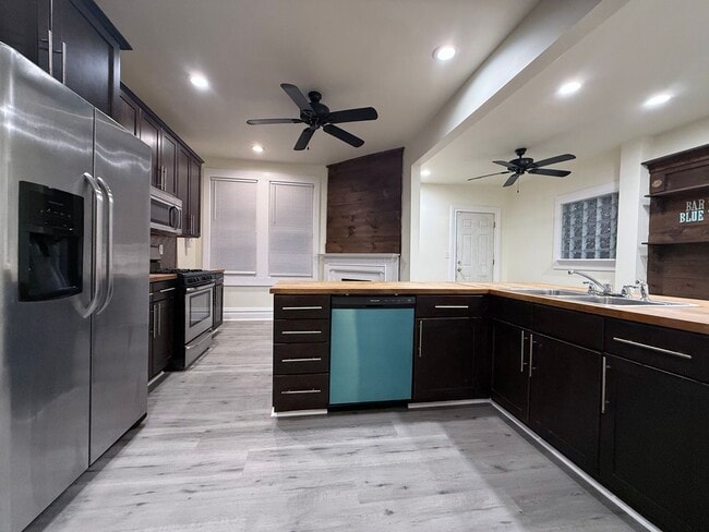 Updated 3BR 1 bath house now showing! - Updated 3BR 1 bath house now showing!